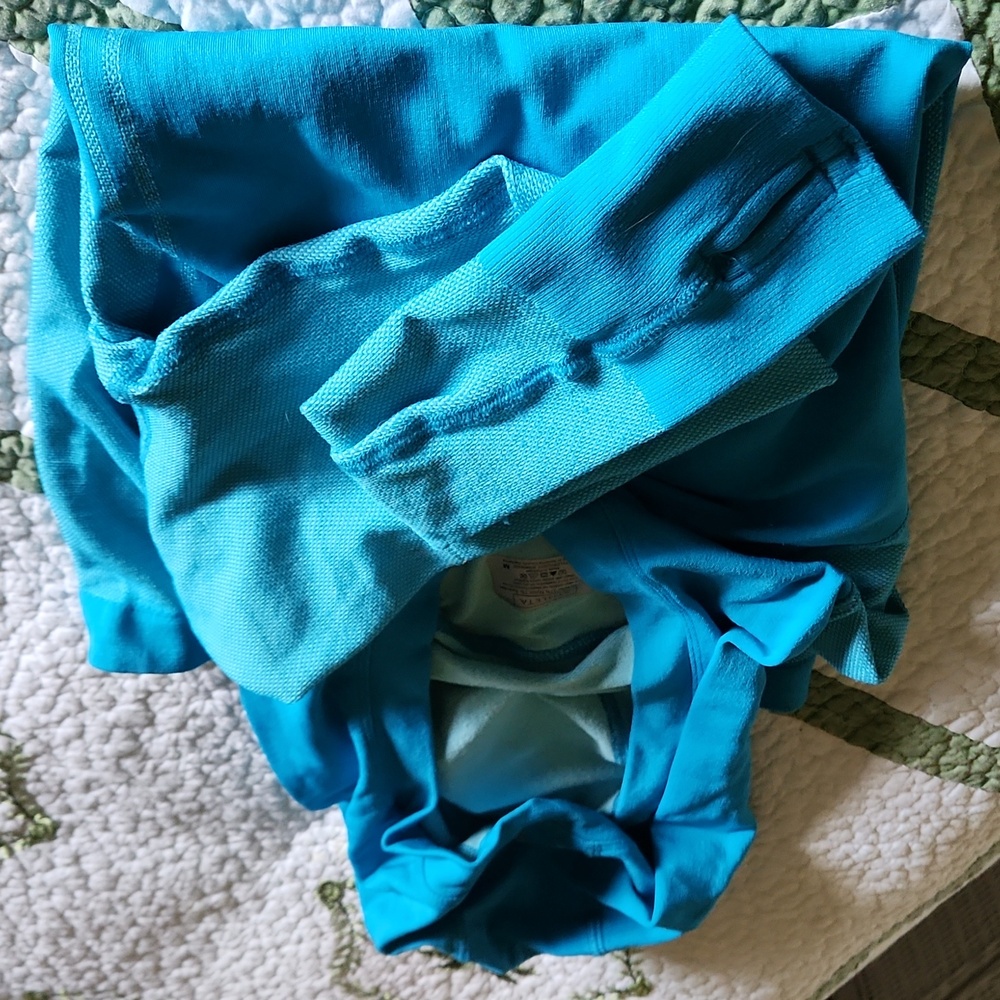 Athleta M long-sleeve Running top